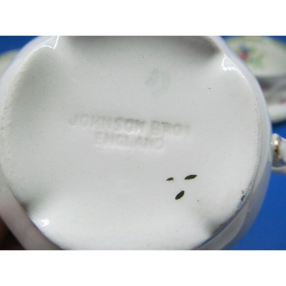 Johnson Brothers Old Staffordshire Malvern Tea cups and Saucers 3 Sets extra cup - Picture 15 of 16